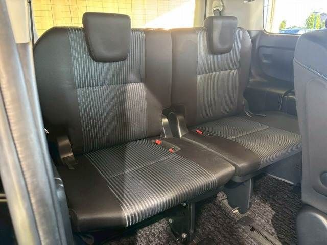 TOYOTA VOXY HYBRID 2016