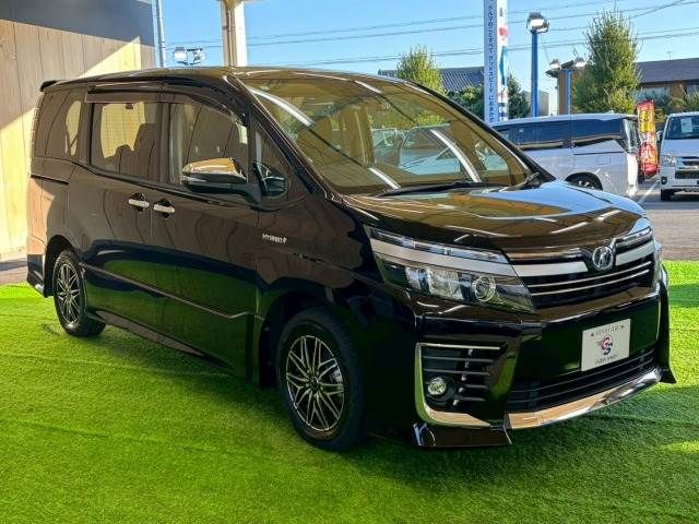 TOYOTA VOXY HYBRID 2016
