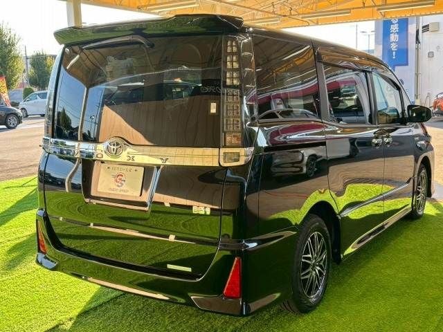 TOYOTA VOXY HYBRID 2016