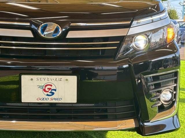 TOYOTA VOXY HYBRID 2016