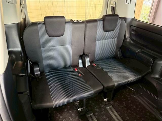 TOYOTA VOXY HYBRID 2017