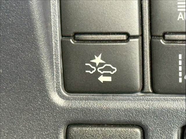 TOYOTA VOXY HYBRID 2017