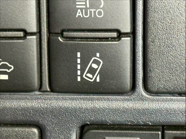 TOYOTA VOXY HYBRID 2017