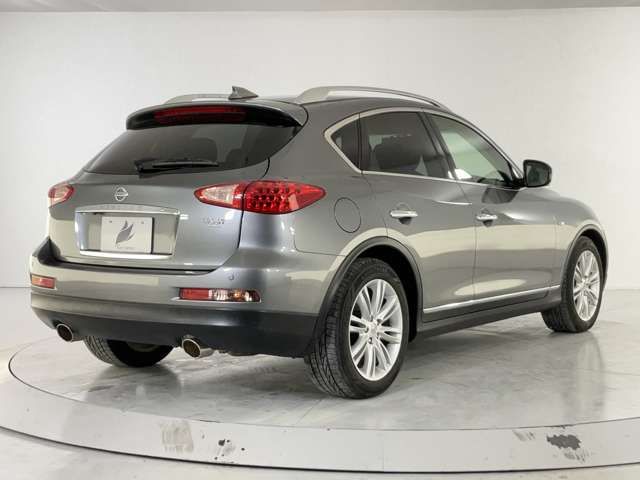 NISSAN SKYLINE CROSSOVER 4WD 2015