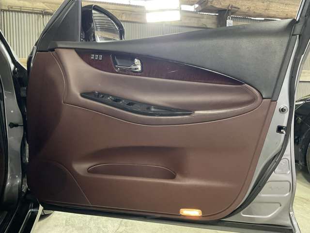 NISSAN SKYLINE CROSSOVER 4WD 2015