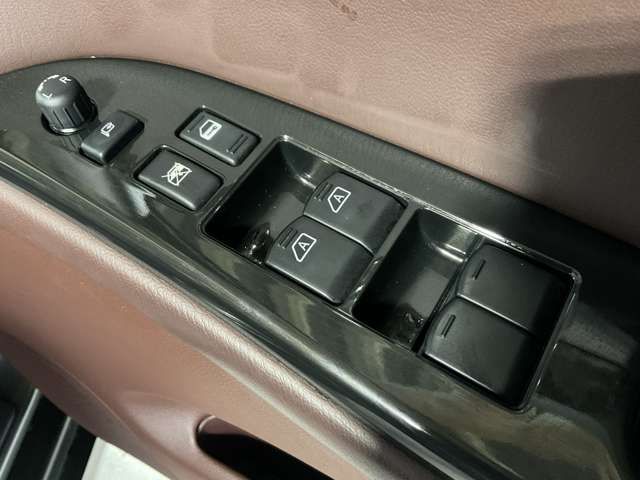 NISSAN SKYLINE CROSSOVER 4WD 2015