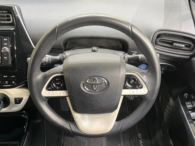 TOYOTA PRIUS 2018