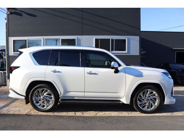 TOYOTA LEXUS LX600 2023