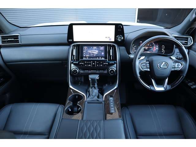 TOYOTA LEXUS LX600 2023