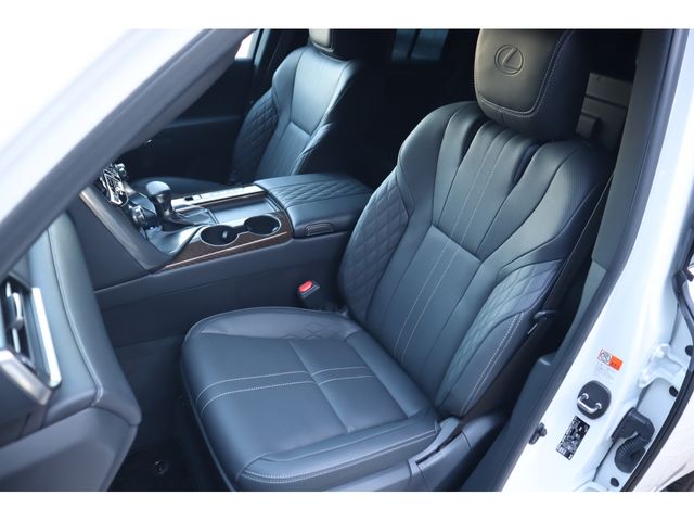 TOYOTA LEXUS LX600 2023