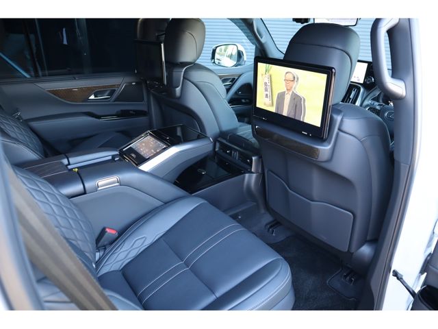 TOYOTA LEXUS LX600 2023