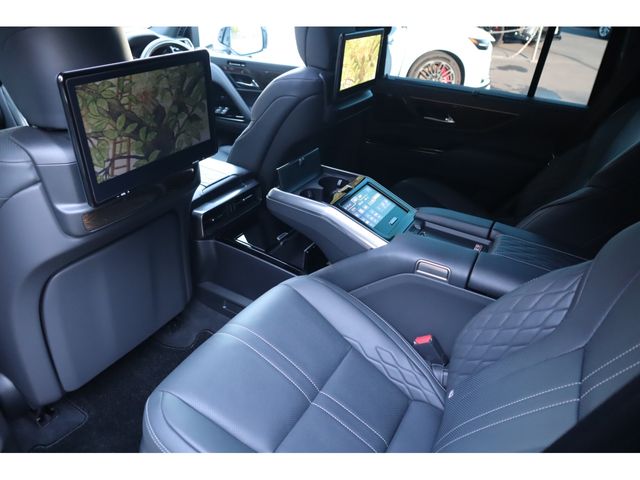 TOYOTA LEXUS LX600 2023