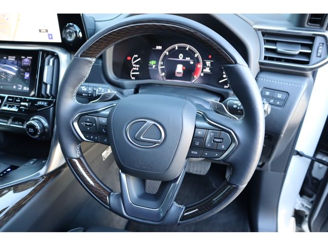 TOYOTA LEXUS LX600 2023