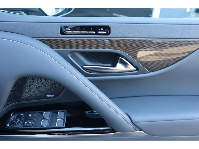 TOYOTA LEXUS LX600 2023