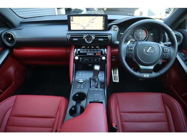 TOYOTA LEXUS IS300h 2024