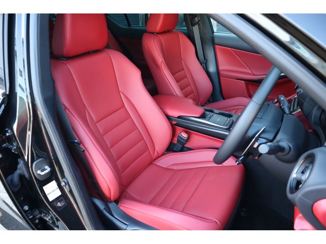 TOYOTA LEXUS IS300h 2024