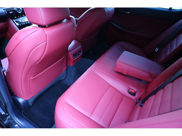 TOYOTA LEXUS IS300h 2024