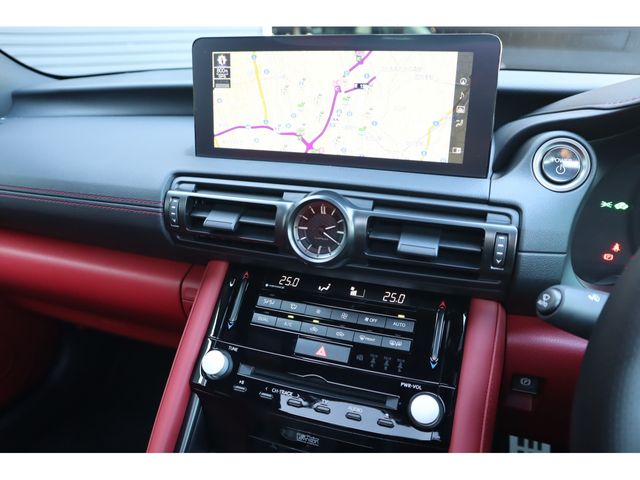 TOYOTA LEXUS IS300h 2024