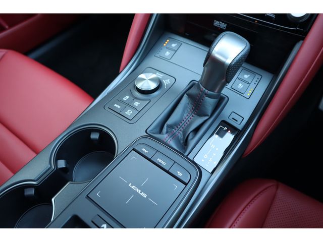 TOYOTA LEXUS IS300h 2024