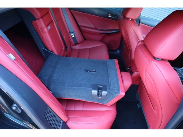 TOYOTA LEXUS IS300h 2024