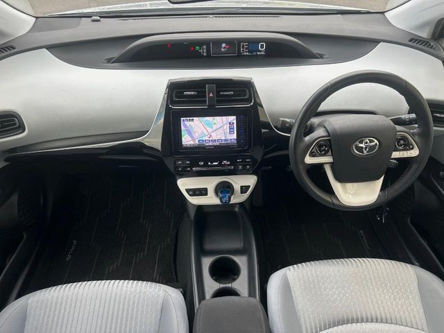 TOYOTA PRIUS 2018