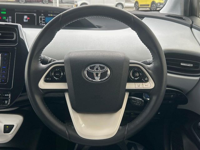 TOYOTA PRIUS 2018