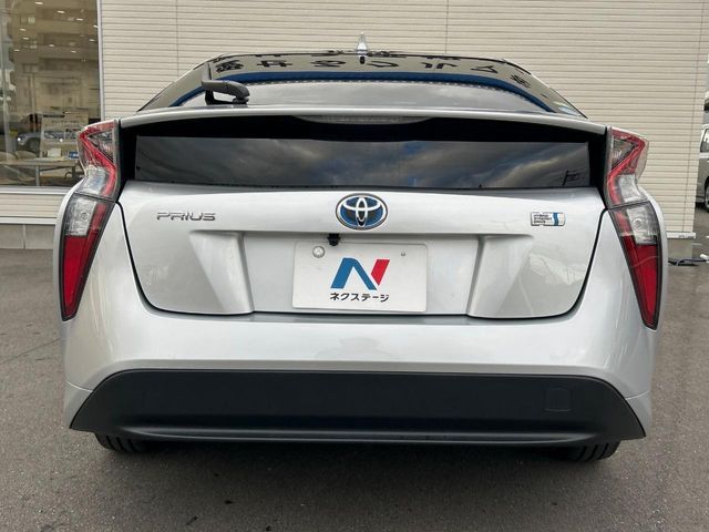 TOYOTA PRIUS 2018