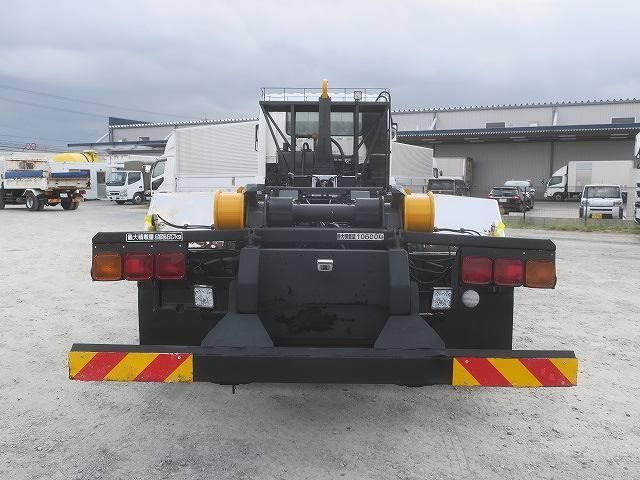 MITSUBISHI FUSOU SUPER GREAT 2011