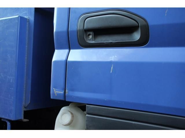 MITSUBISHI CANTER 2016