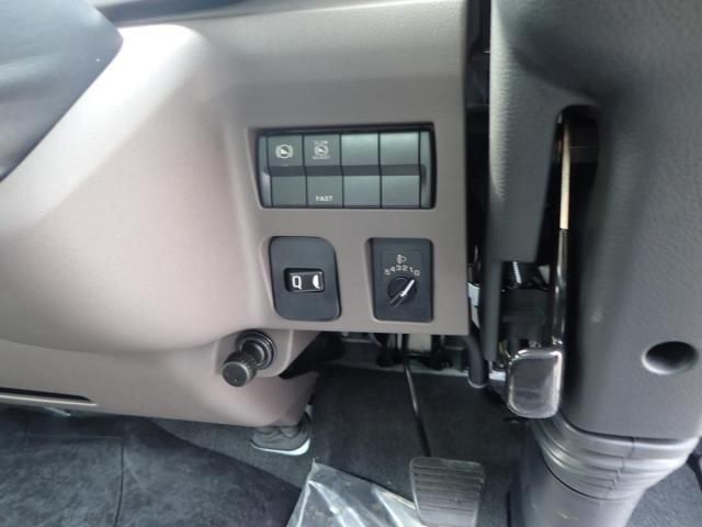 MITSUBISHI CANTER 2025