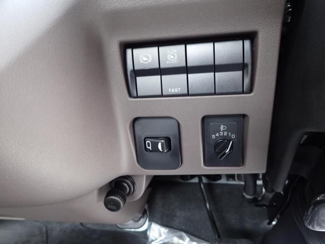 MITSUBISHI CANTER 2025