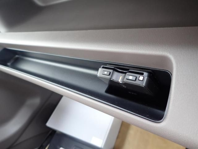 MITSUBISHI CANTER 2025