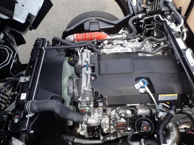 MITSUBISHI CANTER 2025