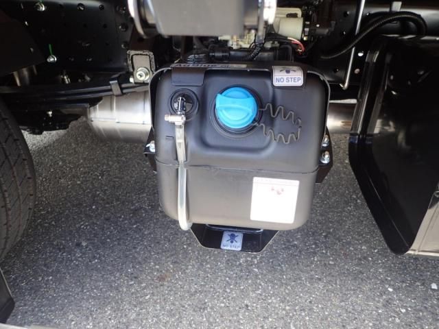 MITSUBISHI CANTER 2025