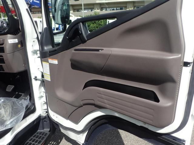 MITSUBISHI CANTER 2025