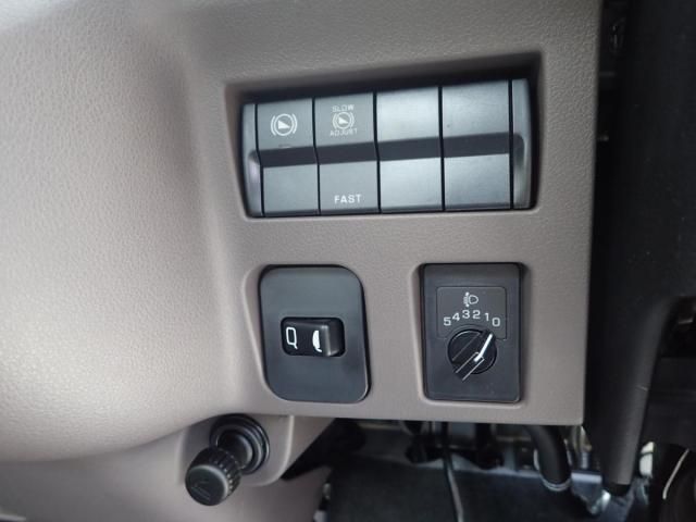 MITSUBISHI CANTER 2025