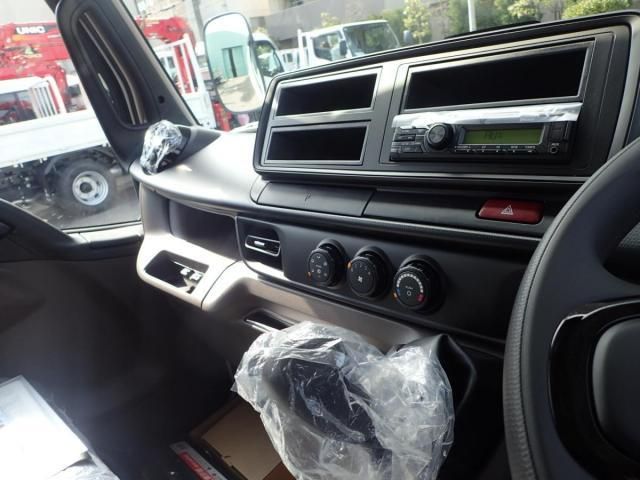 MITSUBISHI CANTER 2025