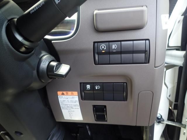 MITSUBISHI CANTER 2025