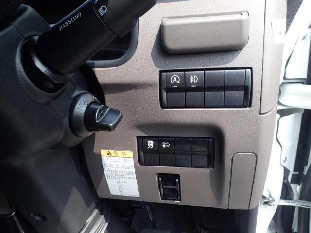 MITSUBISHI CANTER 2025