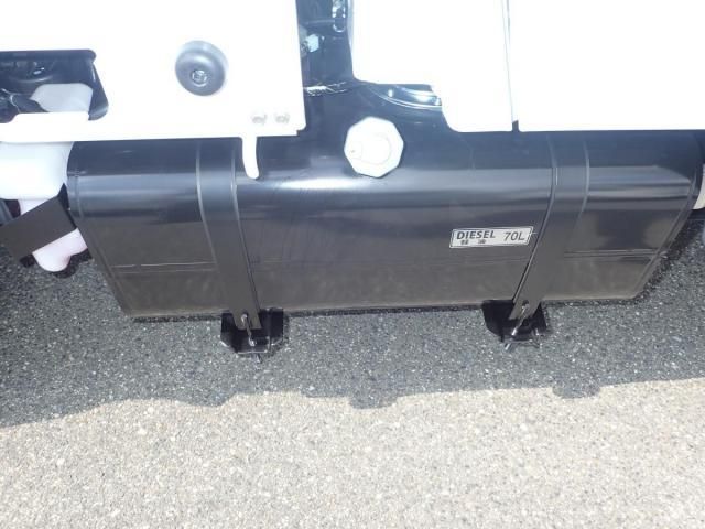 MITSUBISHI CANTER 2025