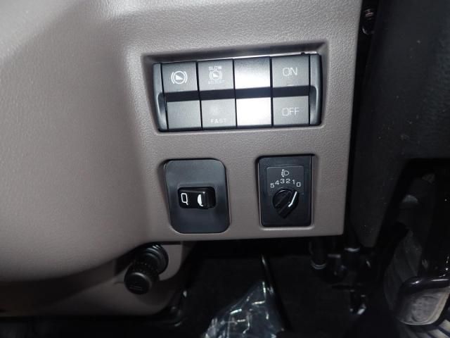 MITSUBISHI CANTER 2025