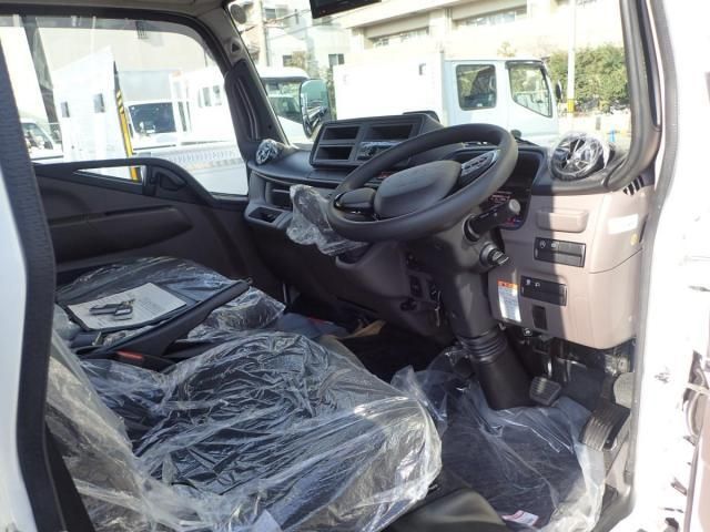 MITSUBISHI CANTER 2025