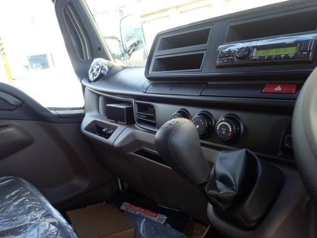 MITSUBISHI CANTER 2025