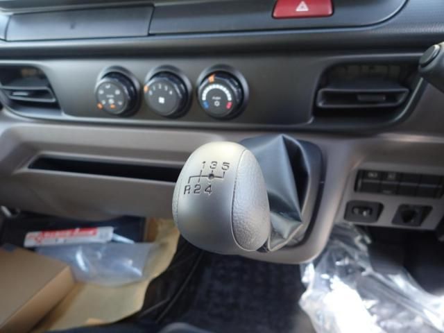 MITSUBISHI CANTER 2025