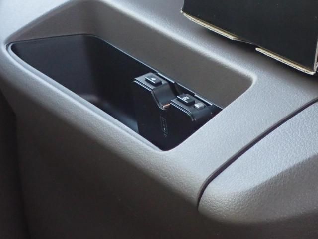 MITSUBISHI CANTER 2025