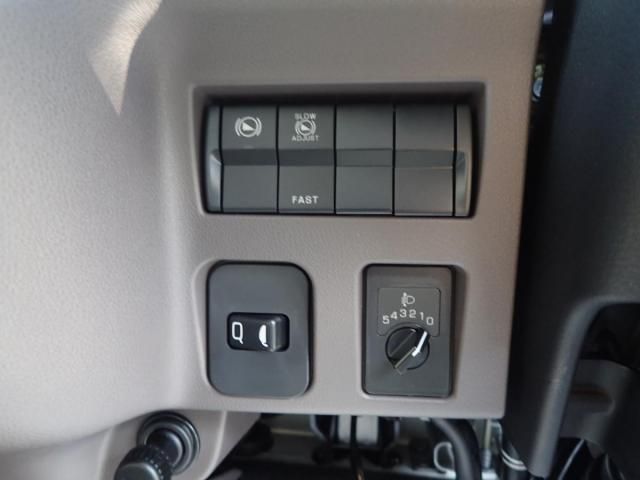 MITSUBISHI CANTER 2025