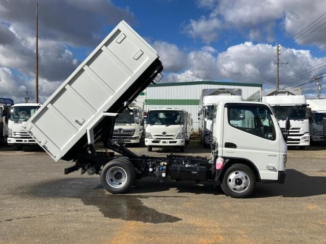 MITSUBISHI CANTER 2025