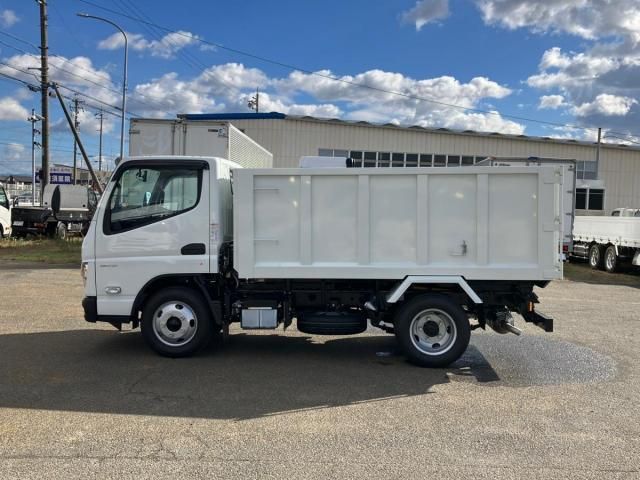 MITSUBISHI CANTER 2025