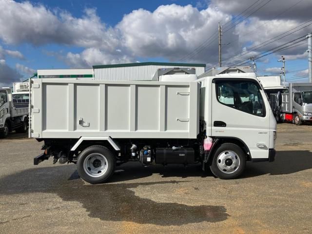 MITSUBISHI CANTER 2025