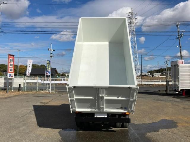 MITSUBISHI CANTER 2025